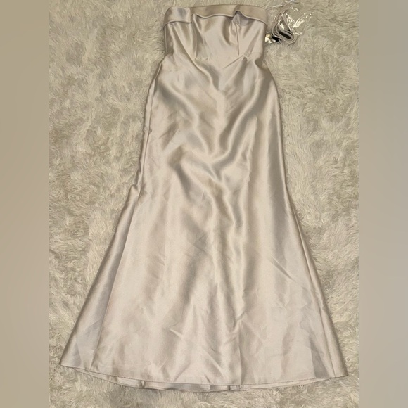 NEW Alfred Sung Strapless Ivory Satin Trumpet Gown SZ 6 - Picture 6 of 10